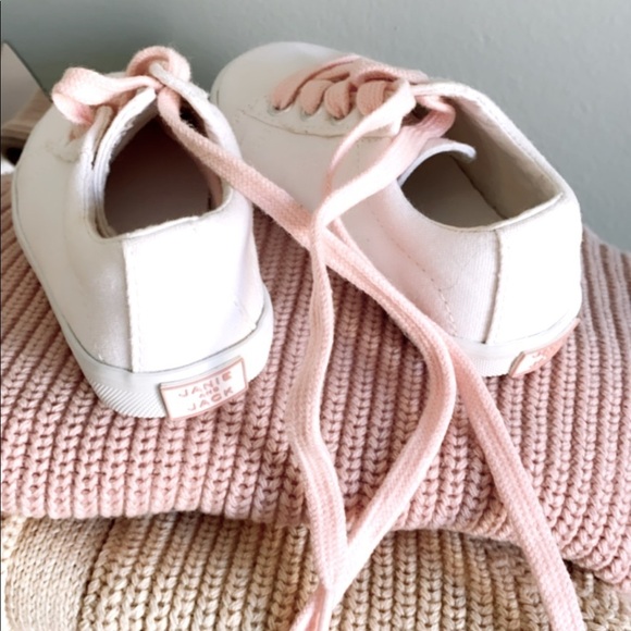 JANIE and Jack white sneakers size 5 - Picture 2 of 5